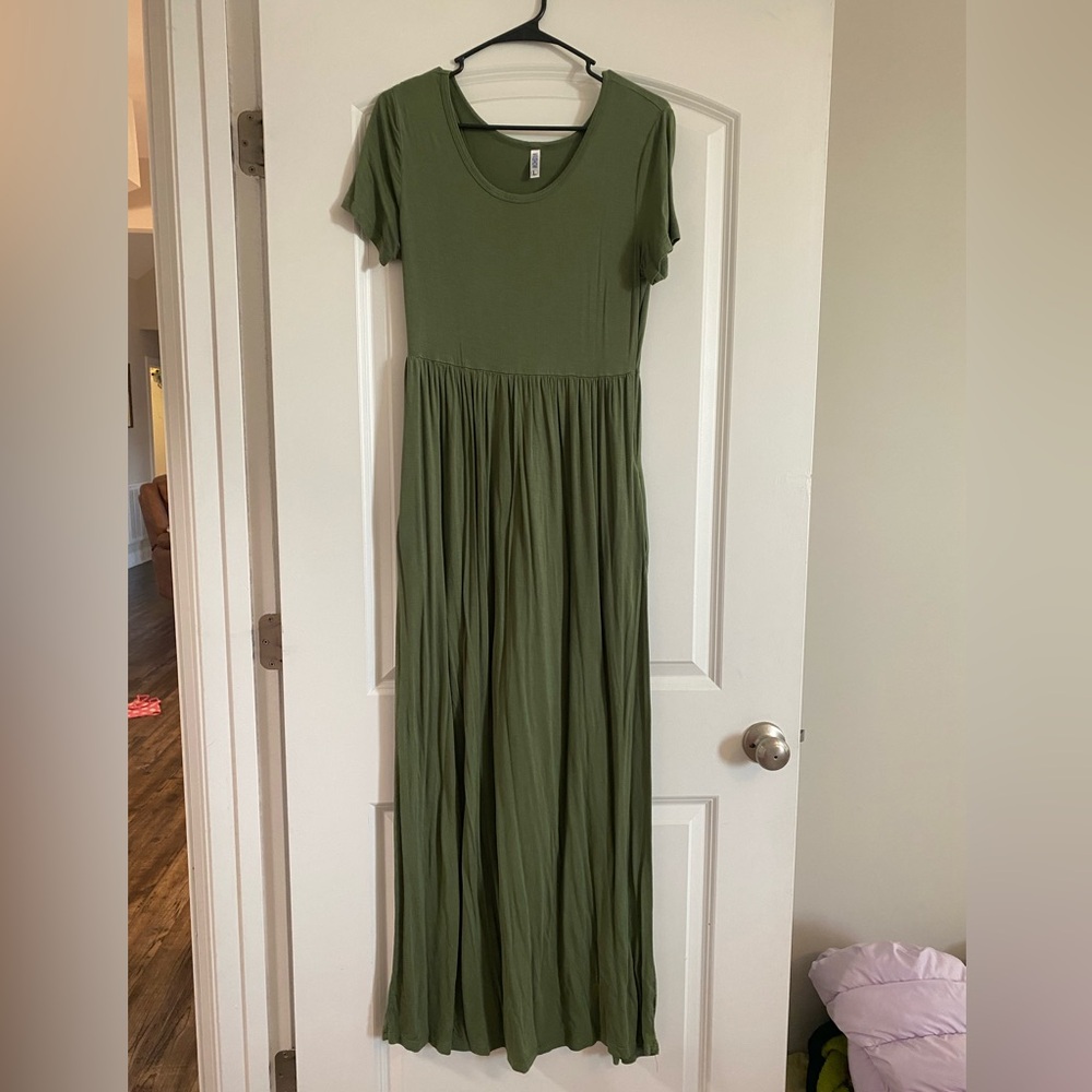 Olive green maxi dress with pockets
